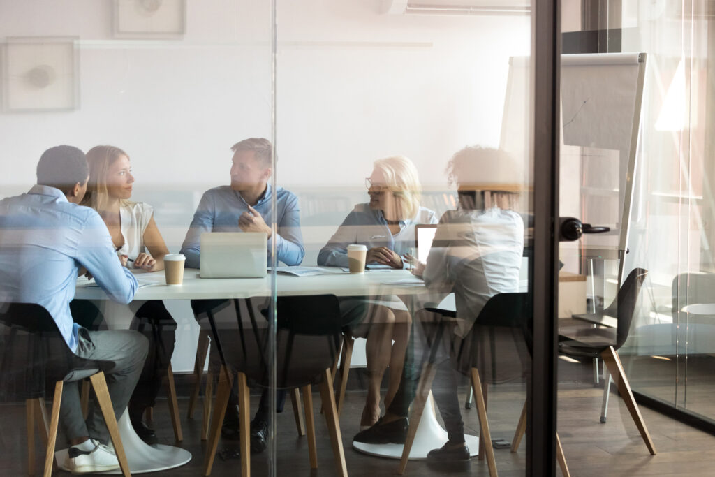 La réunionite peut provoquer une baisse de productivité.