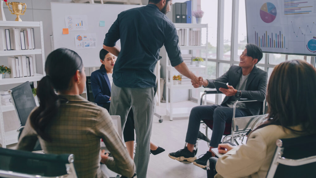 Pour augmenter la productivité au travail Il est important d’envoyer des retours constructifs à vos employés. 