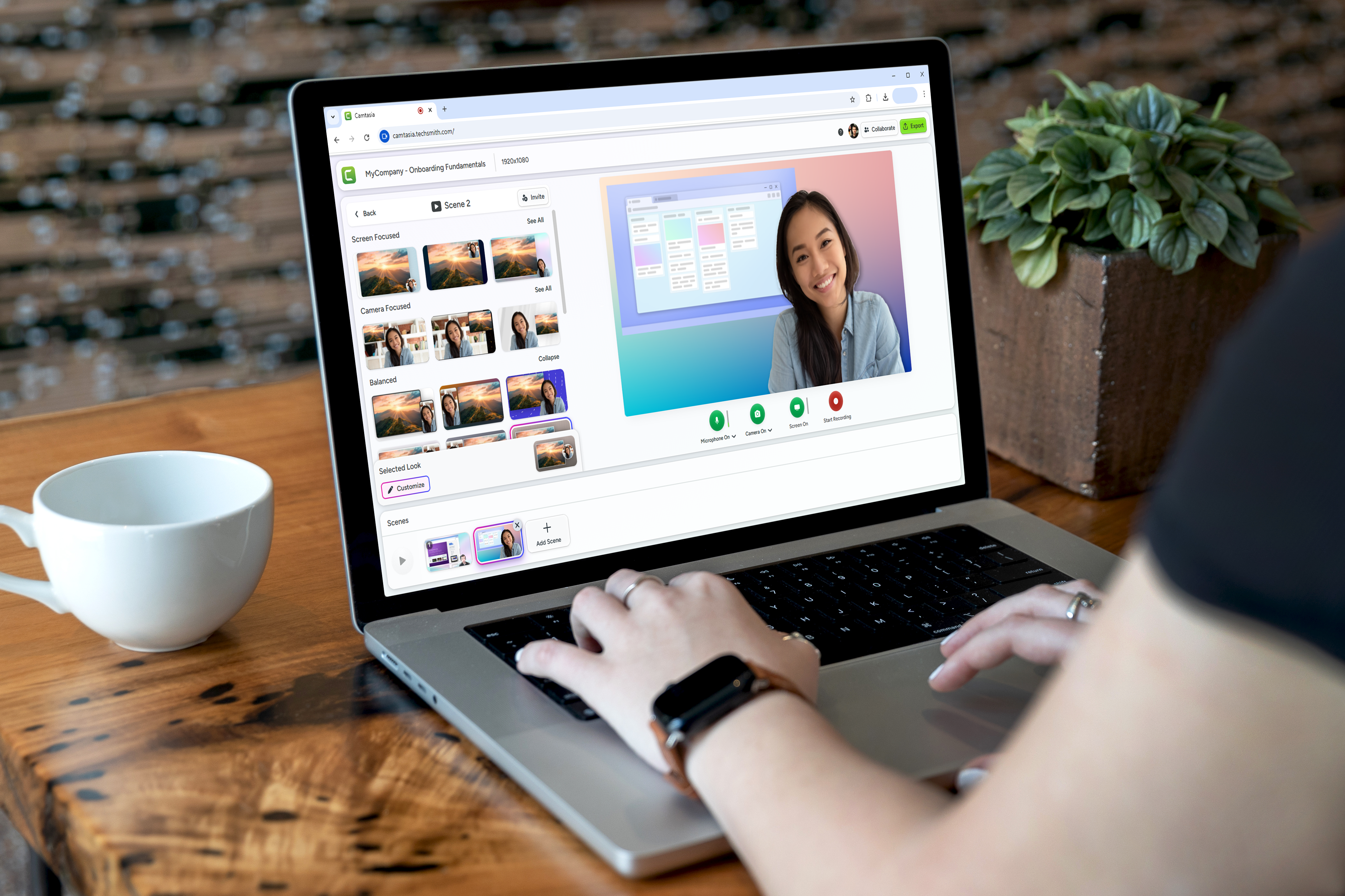Person, die Camtasia online verwendet